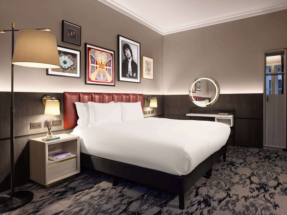 The Trafalgar St. James London, Curio Collection by Hilton 17
