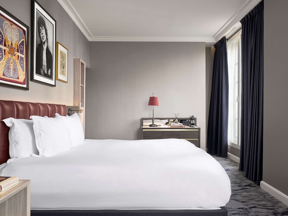 The Trafalgar St. James London, Curio Collection by Hilton 9