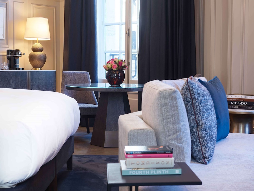 The Trafalgar St. James London, Curio Collection by Hilton 24