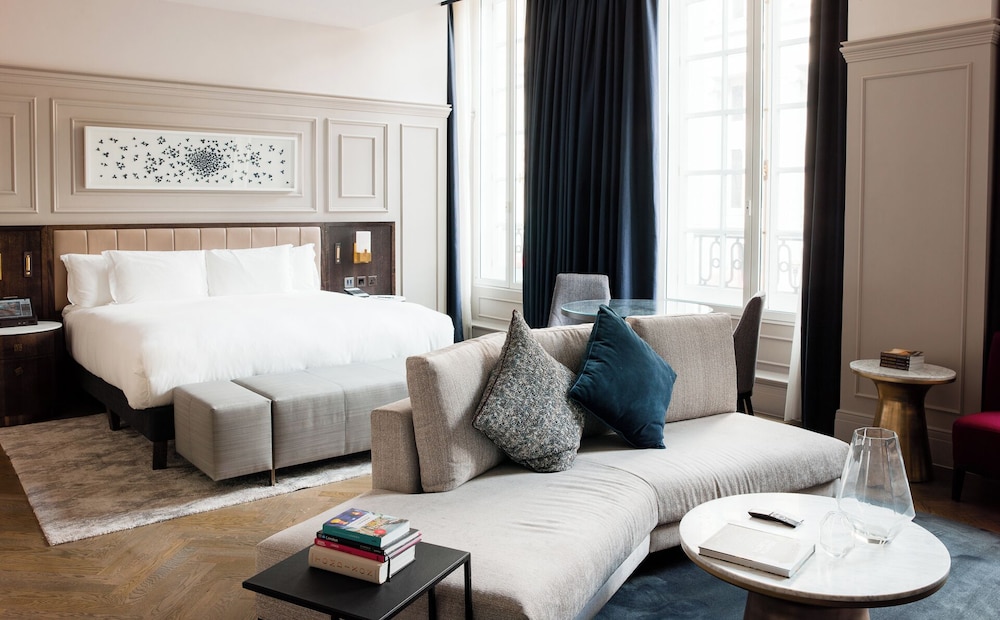 The Trafalgar St. James London, Curio Collection by Hilton 16