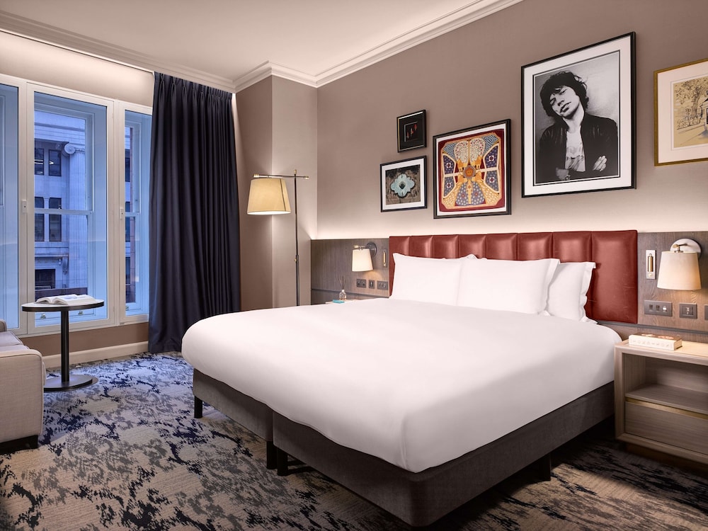 The Trafalgar St. James London, Curio Collection by Hilton 14