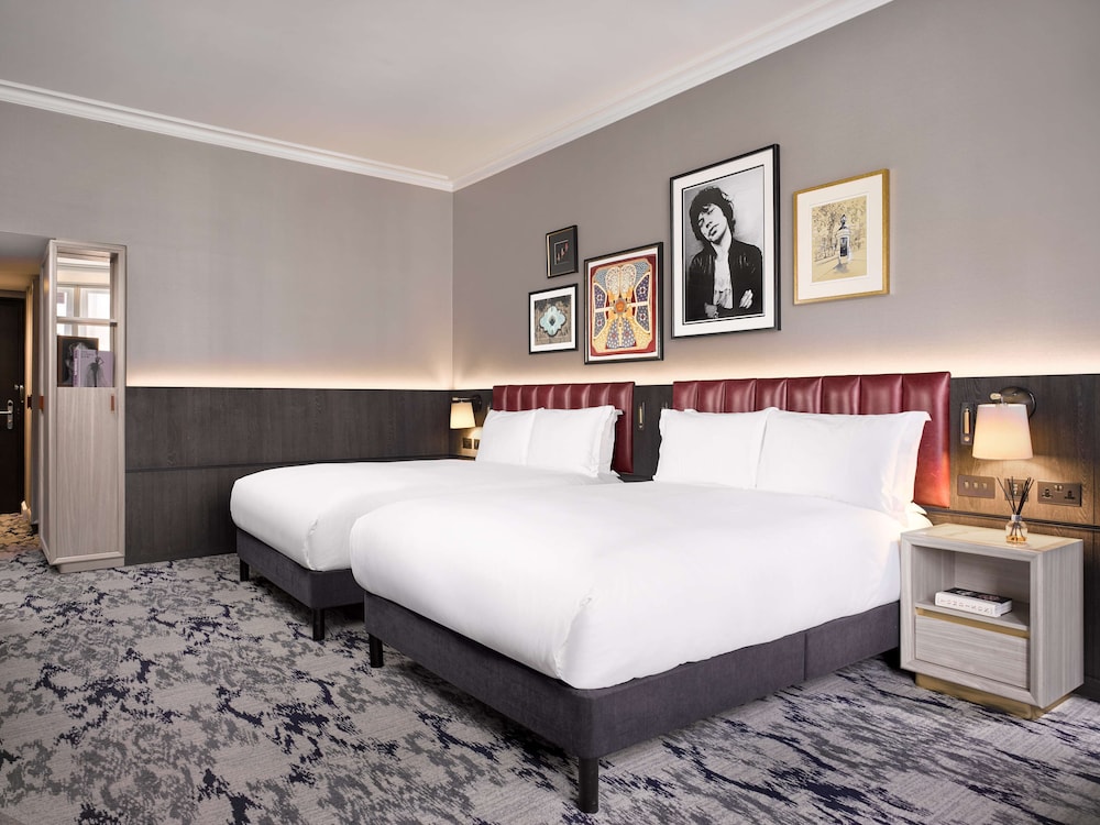 The Trafalgar St. James London, Curio Collection by Hilton 5