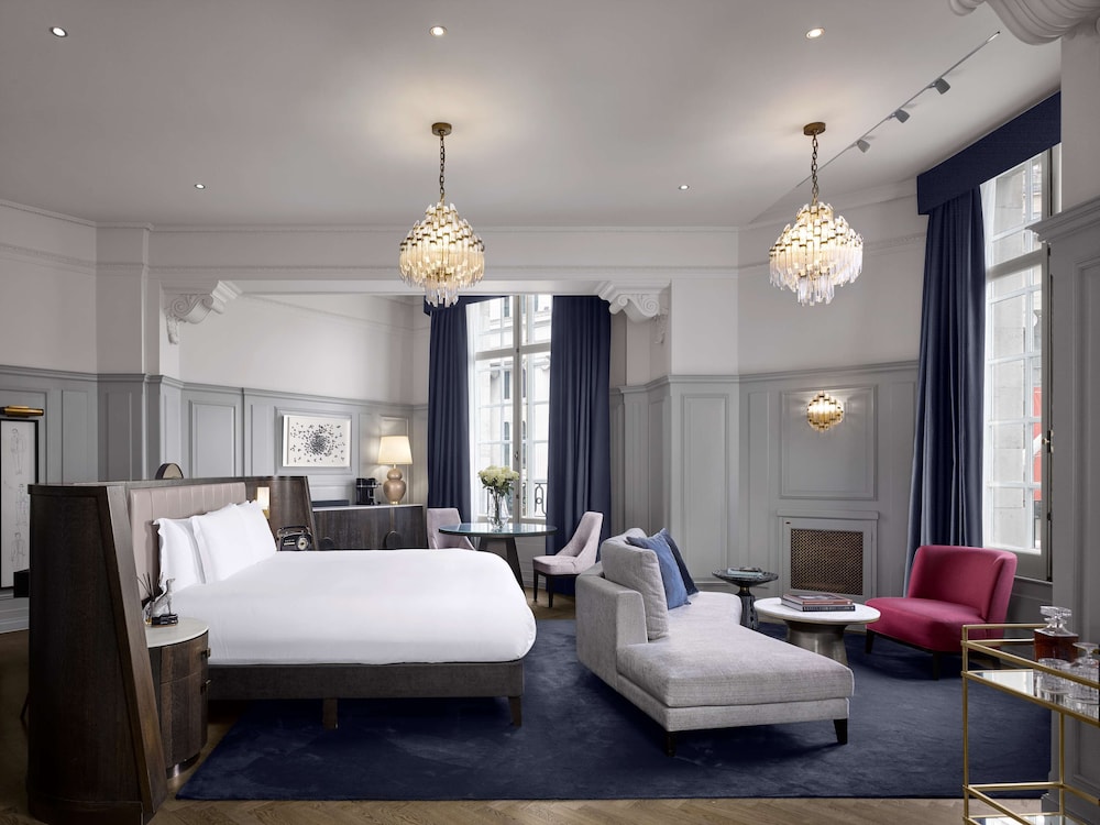 The Trafalgar St. James London, Curio Collection by Hilton 23