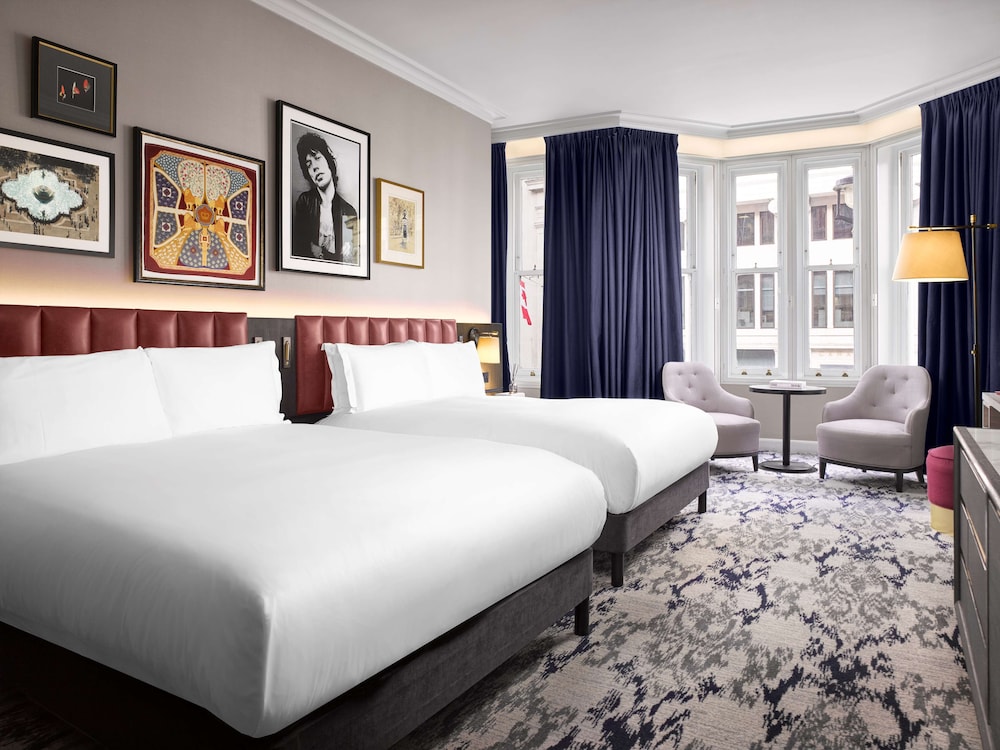 The Trafalgar St. James London, Curio Collection by Hilton 4