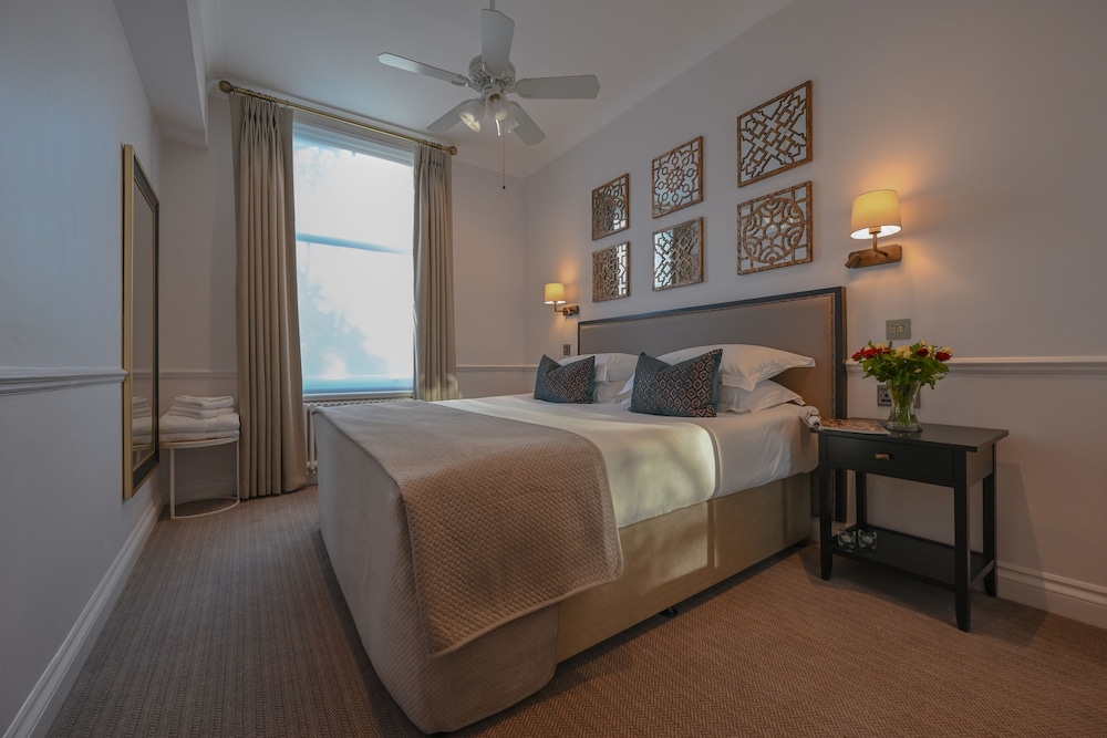 Collingham Serviced Apartments 11