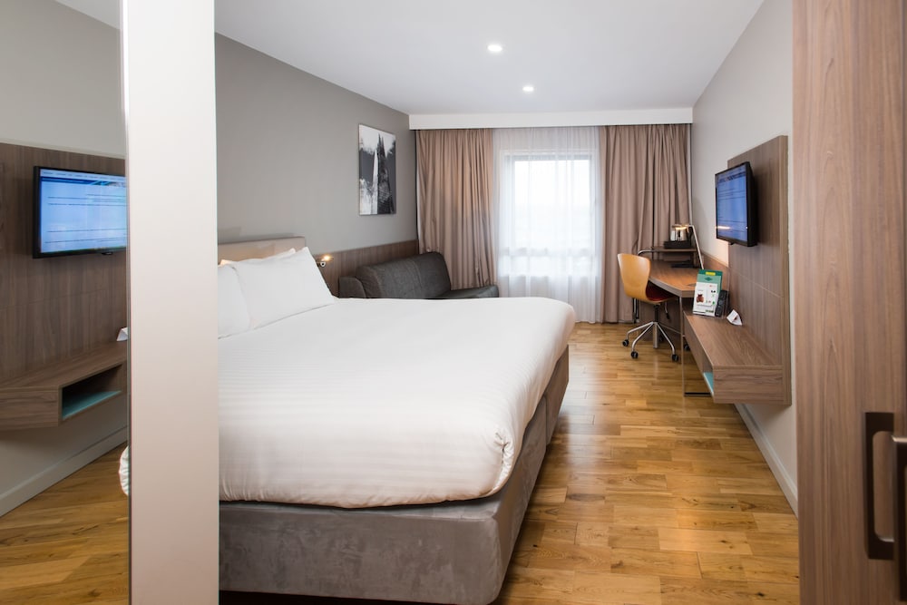 Holiday Inn London - West 11