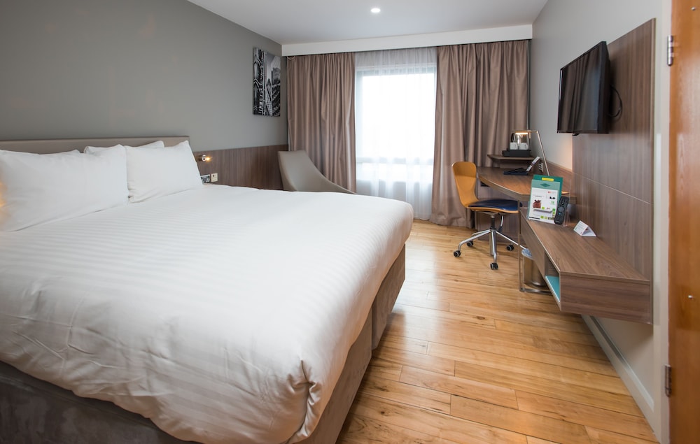 Holiday Inn London - West 15
