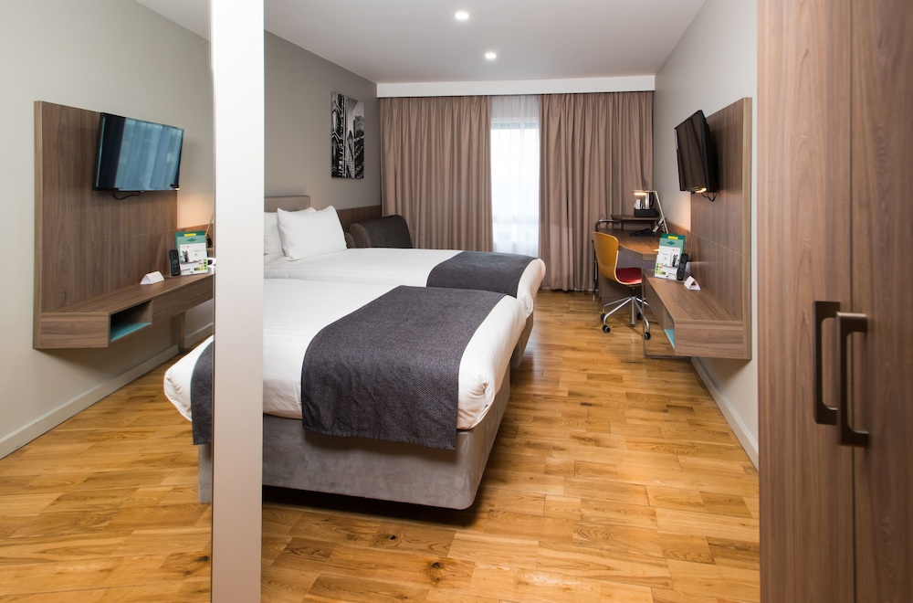 Holiday Inn London - West 18