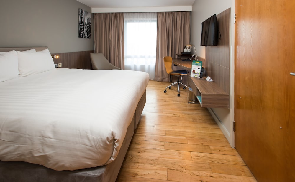 Holiday Inn London - West 6
