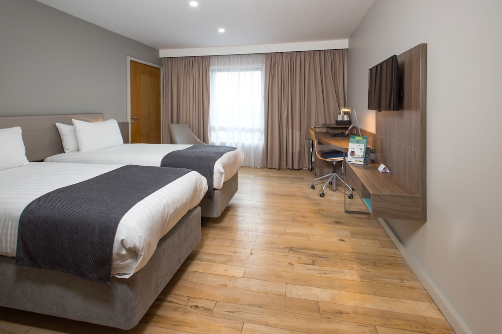 Holiday Inn London - West 14