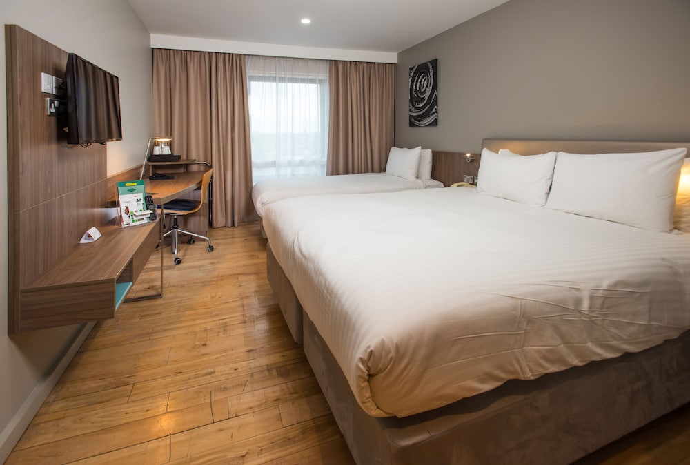 Holiday Inn London - West 7