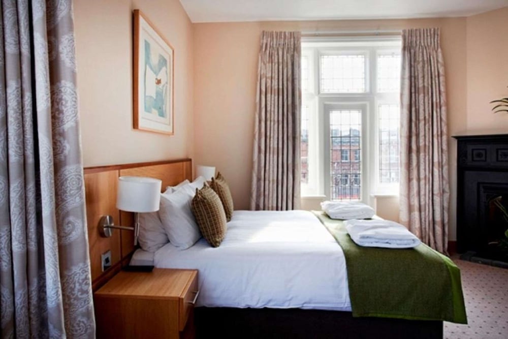 The Crown London Hotel 12