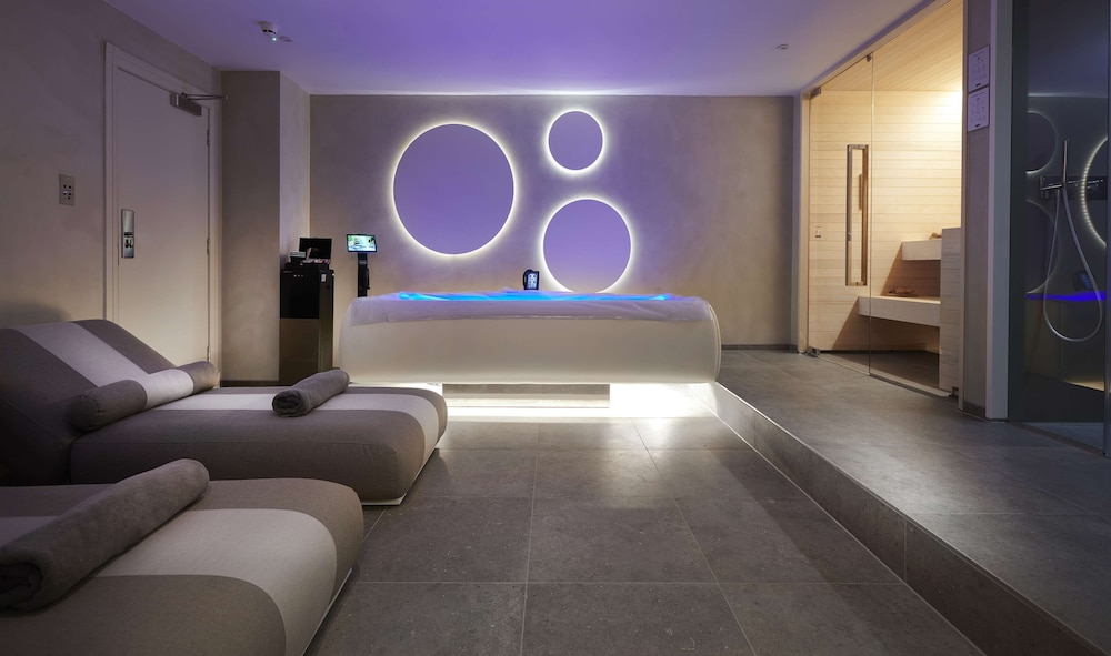 Hilton Croydon 1