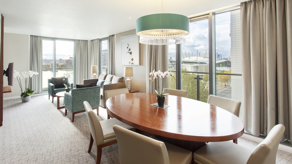 Crowne Plaza London Docklands 11