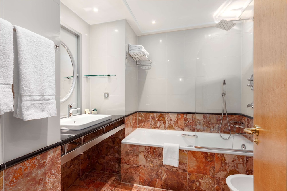 Courthouse Hotel London Soho 18