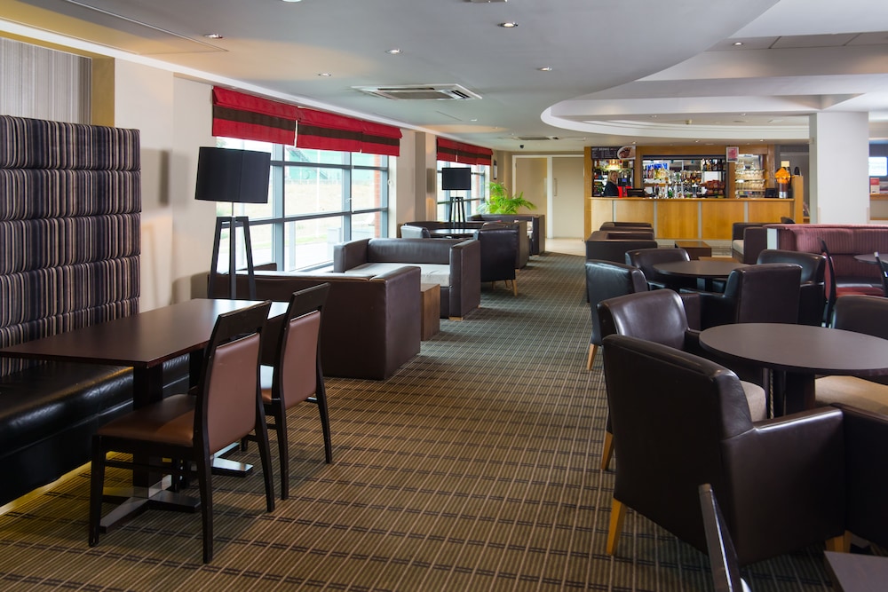 Holiday Inn Express London - Luton Airport 21