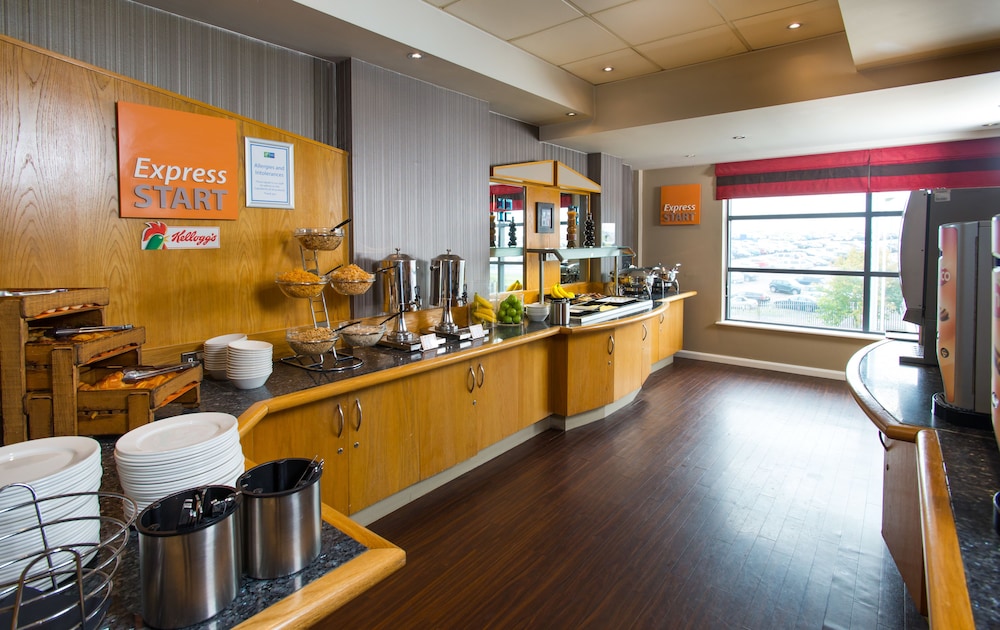 Holiday Inn Express London - Luton Airport 22