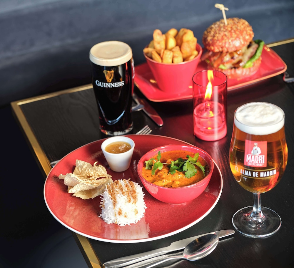 Radisson Red London Gatwick Airport 18