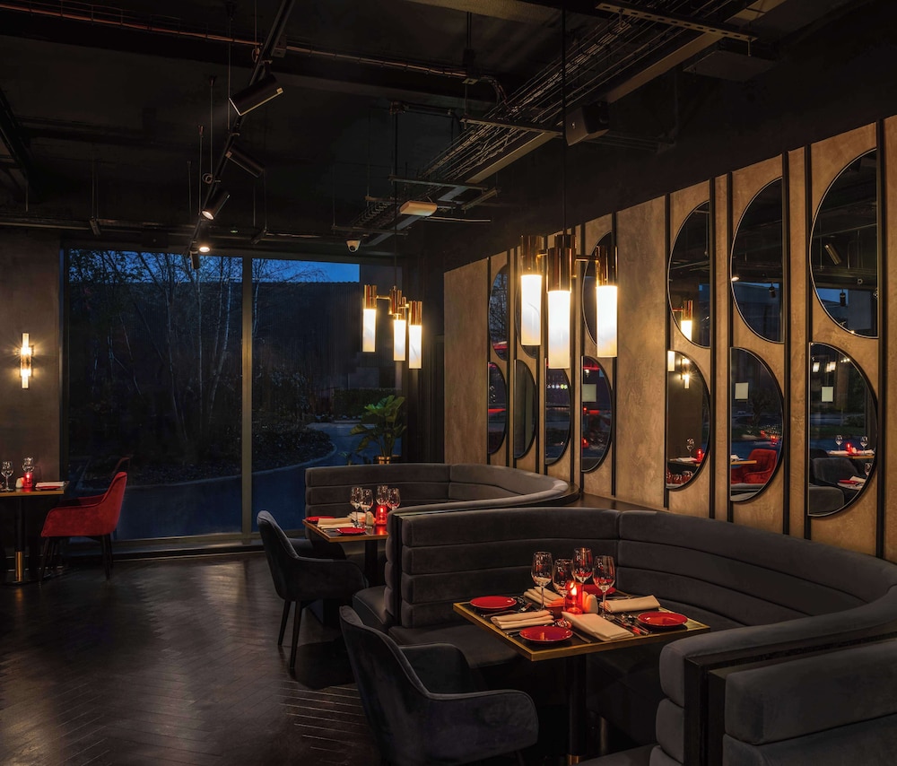 Radisson Red London Gatwick Airport 17