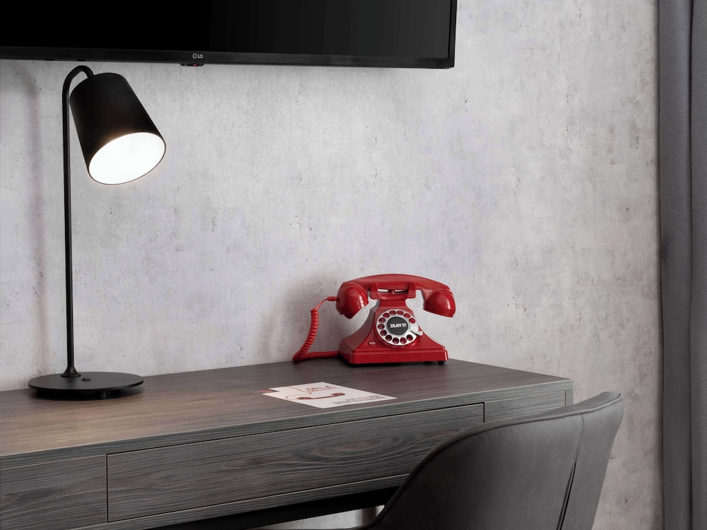 Radisson Red London Gatwick Airport 7
