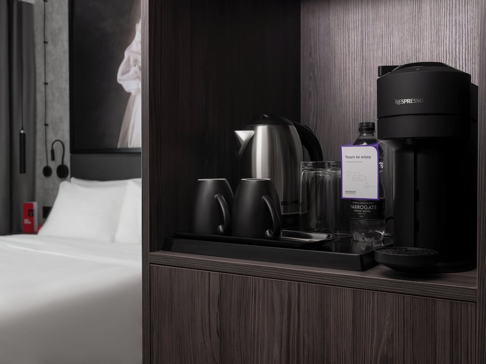 Radisson Red London Gatwick Airport 5