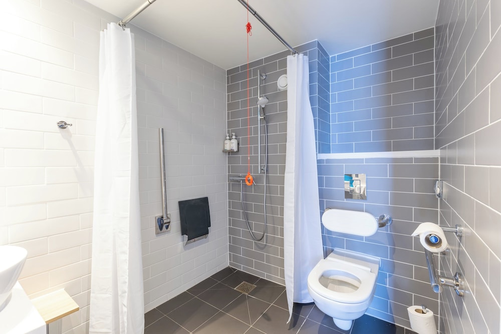 Holiday Inn Express London - Croydon 10