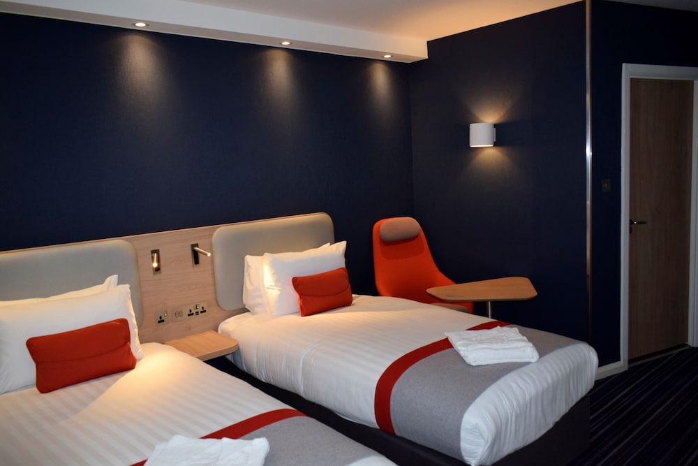 Holiday Inn Express London - Croydon 9