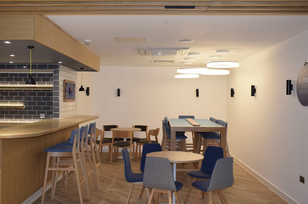 Holiday Inn Express London - Croydon 16