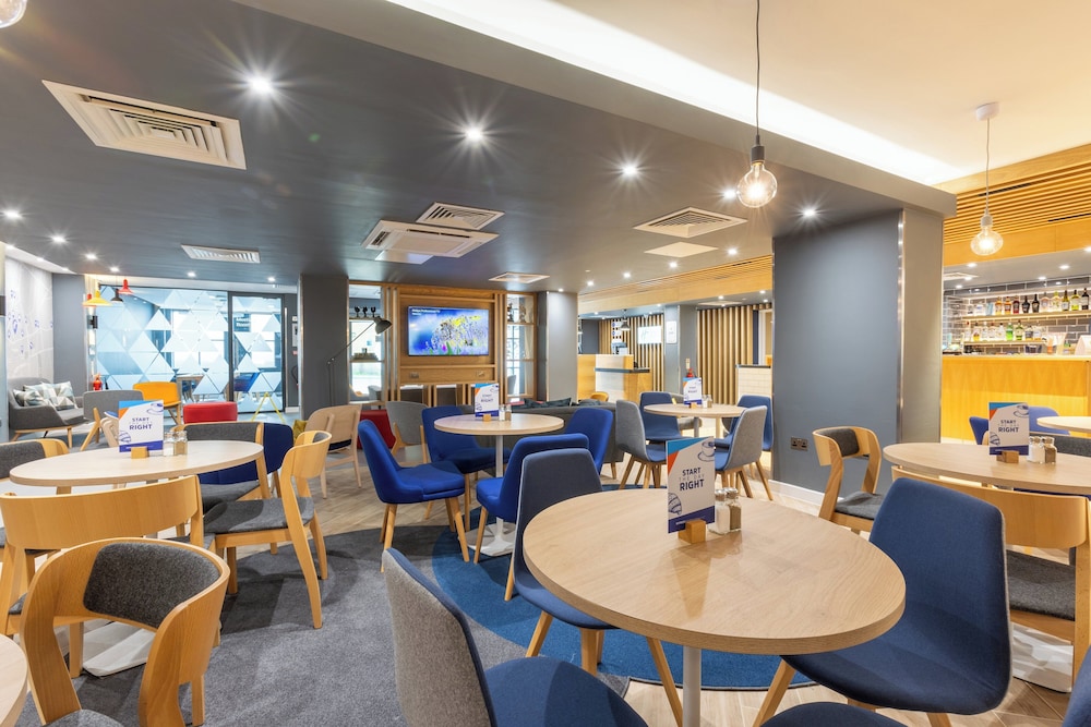 Holiday Inn Express London - Croydon 17