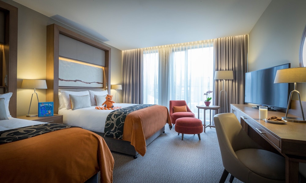 Clayton Hotel Chiswick 1