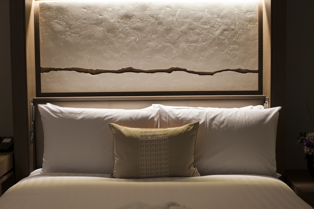 Clayton Hotel Chiswick 8