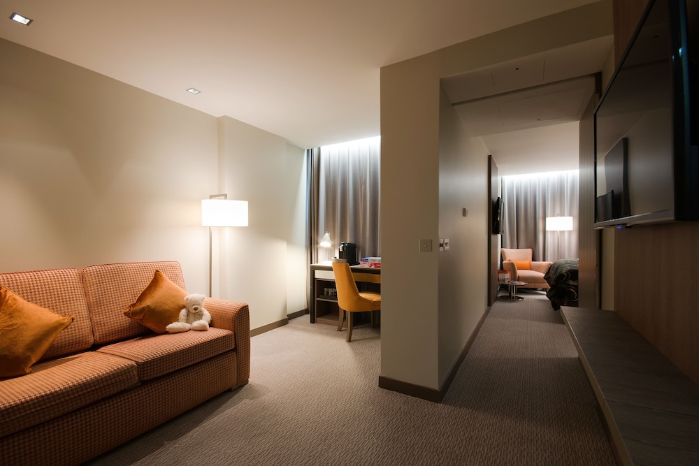 Clayton Hotel Chiswick 12