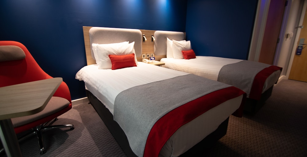 Holiday Inn Express London - Stansted Airport 8