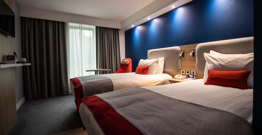 Holiday Inn Express London - Stansted Airport 10
