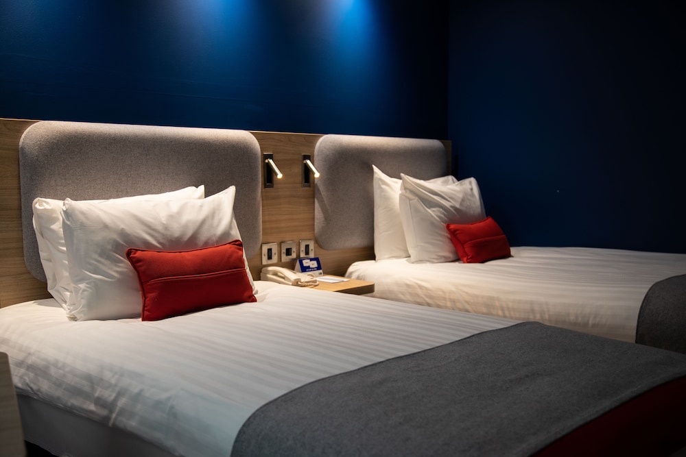 Holiday Inn Express London - Stansted Airport 11