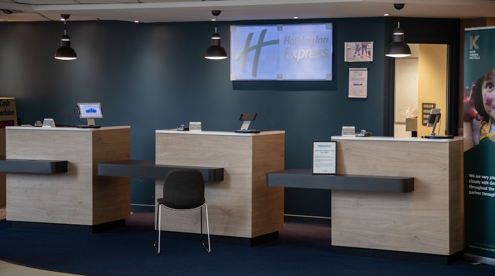 Holiday Inn Express London - Stansted Airport 2