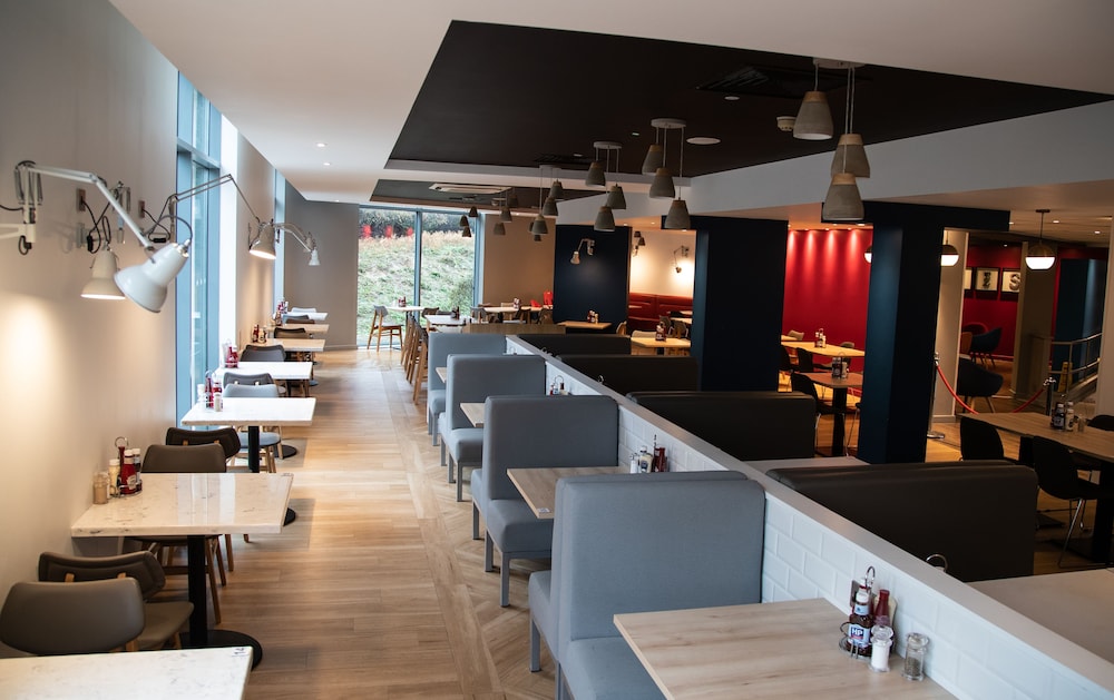 Holiday Inn Express London - Stansted Airport 24