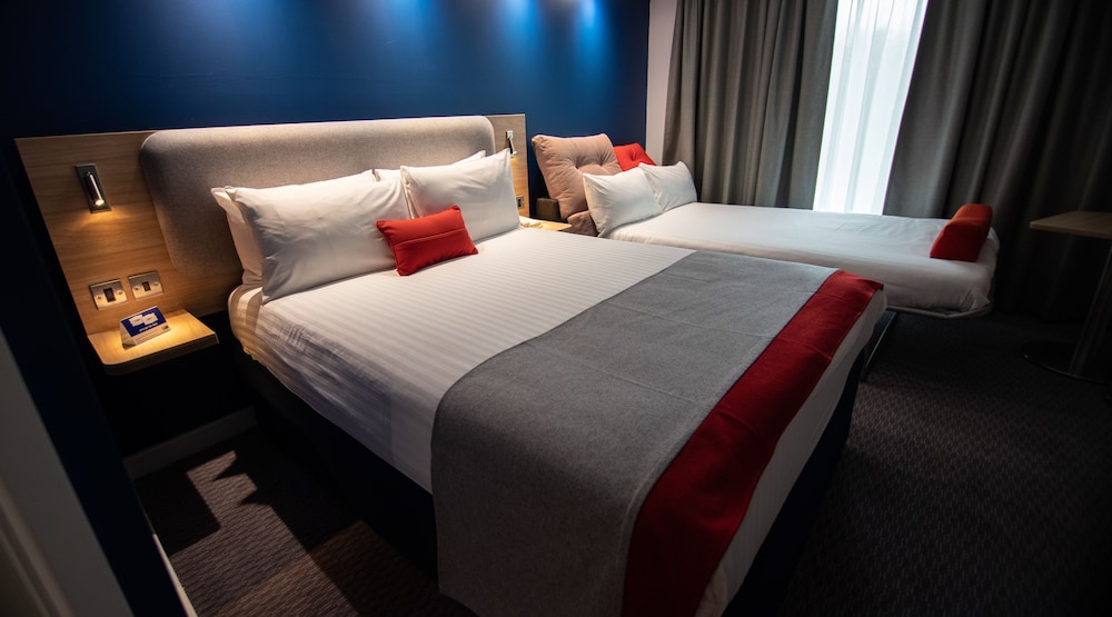 Holiday Inn Express London - Stansted Airport 6
