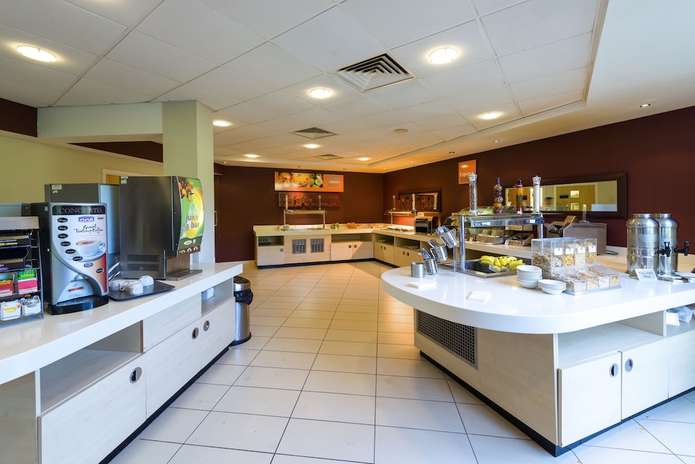 Holiday Inn Express London - Stansted Airport 19