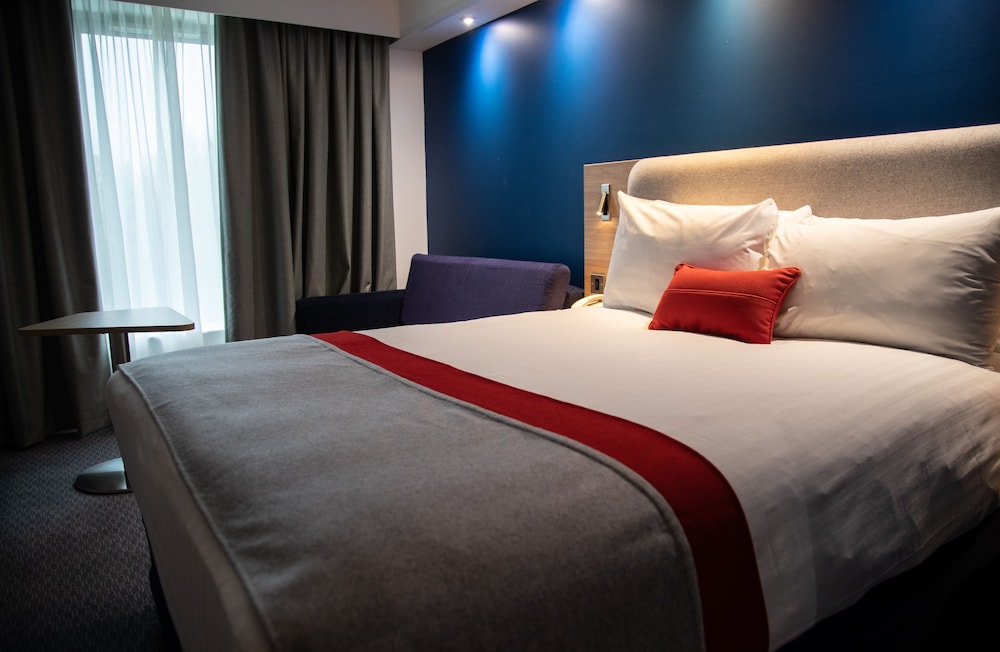 Holiday Inn Express London - Stansted Airport 5
