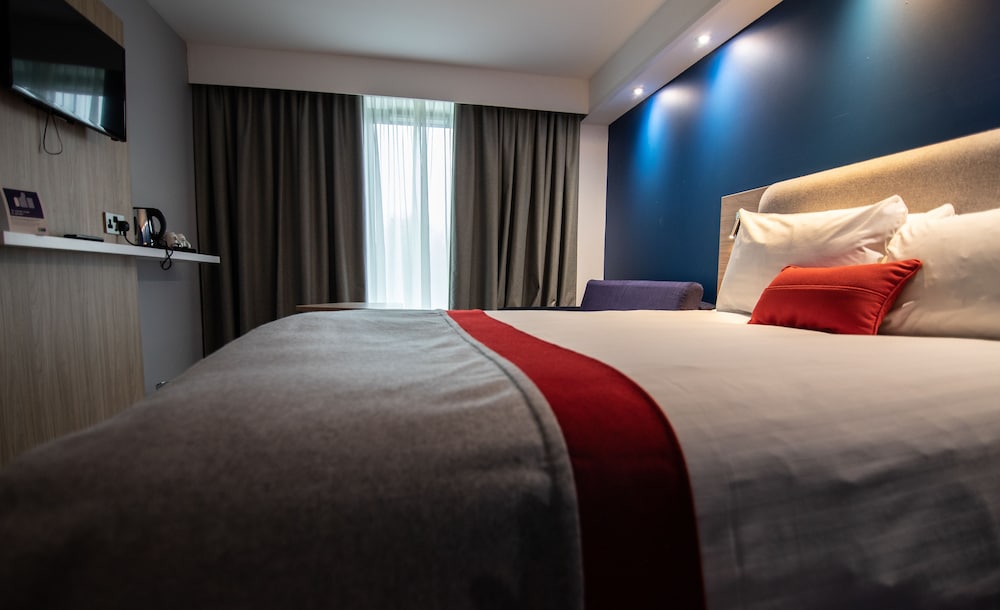 Holiday Inn Express London - Stansted Airport 9