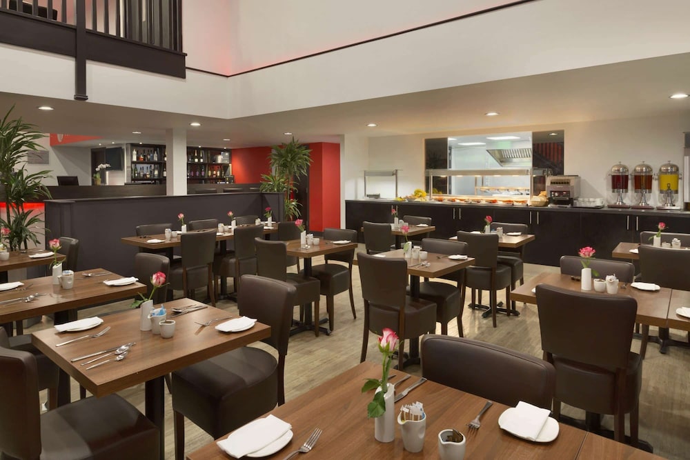 Ramada by Wyndham Oxford 1