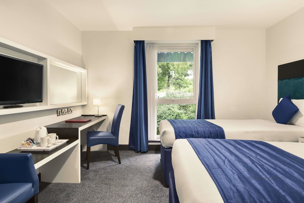 Ramada by Wyndham Oxford 5