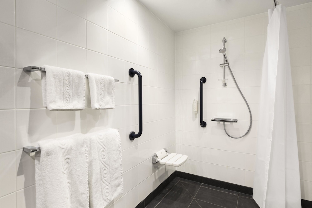 Ramada by Wyndham Oxford 14