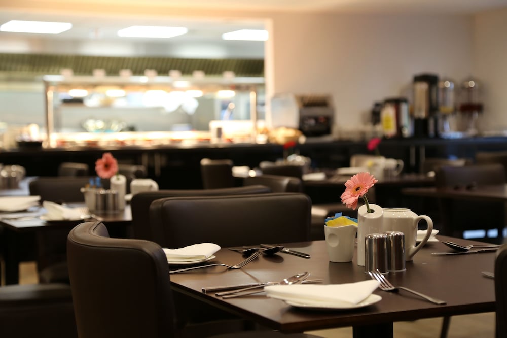 Ramada by Wyndham Oxford 21