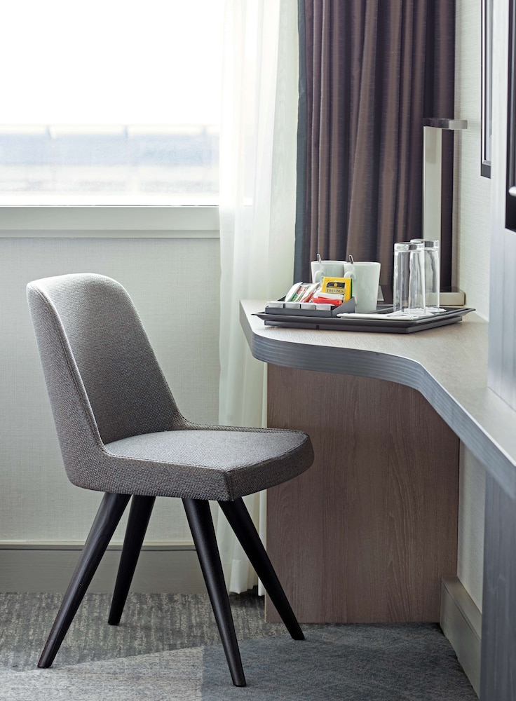 Hyatt Place London Heathrow Airport 12