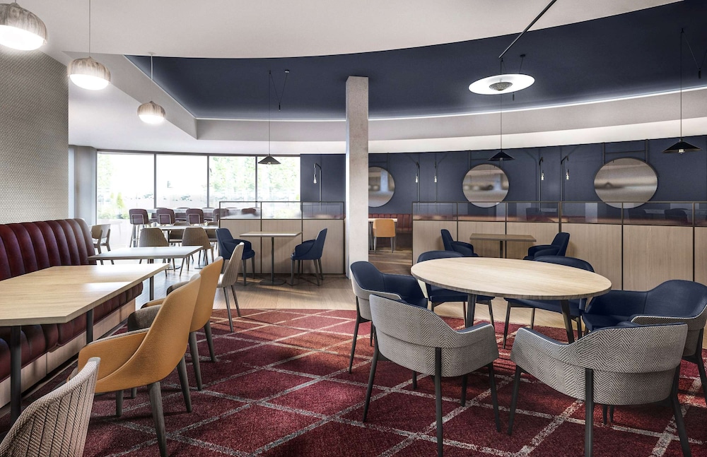 Hyatt Place London Heathrow Airport 10