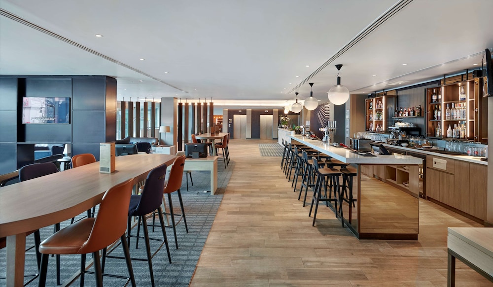 Hyatt Place London Heathrow Airport 4