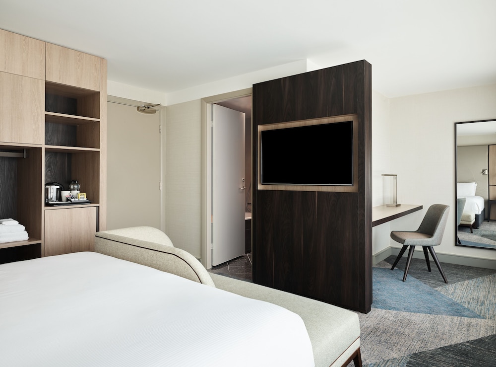 Hyatt Place London Heathrow Airport 18