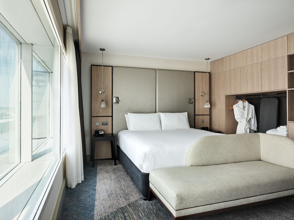 Hyatt Place London Heathrow Airport 17